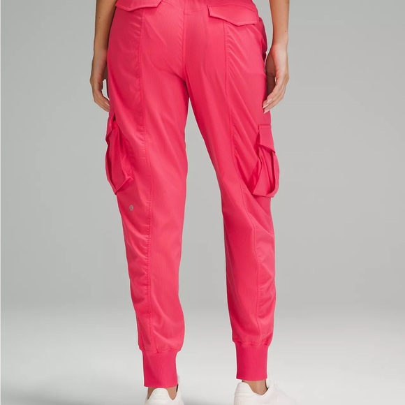Lululemon 🌟NWT🌟 Dance Studio Relaxed Fit Mid Rise Cargo Jogger szL Glaze Pink - Picture 3 of 9